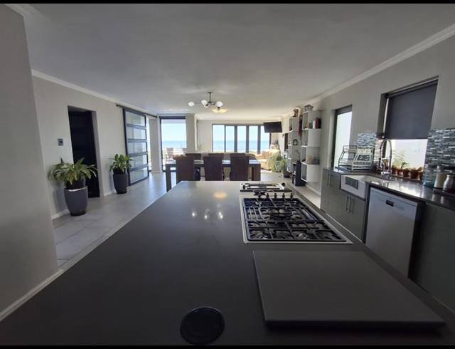 5 BEDROOM HOUSE FOR SALE IN SANDY POINT